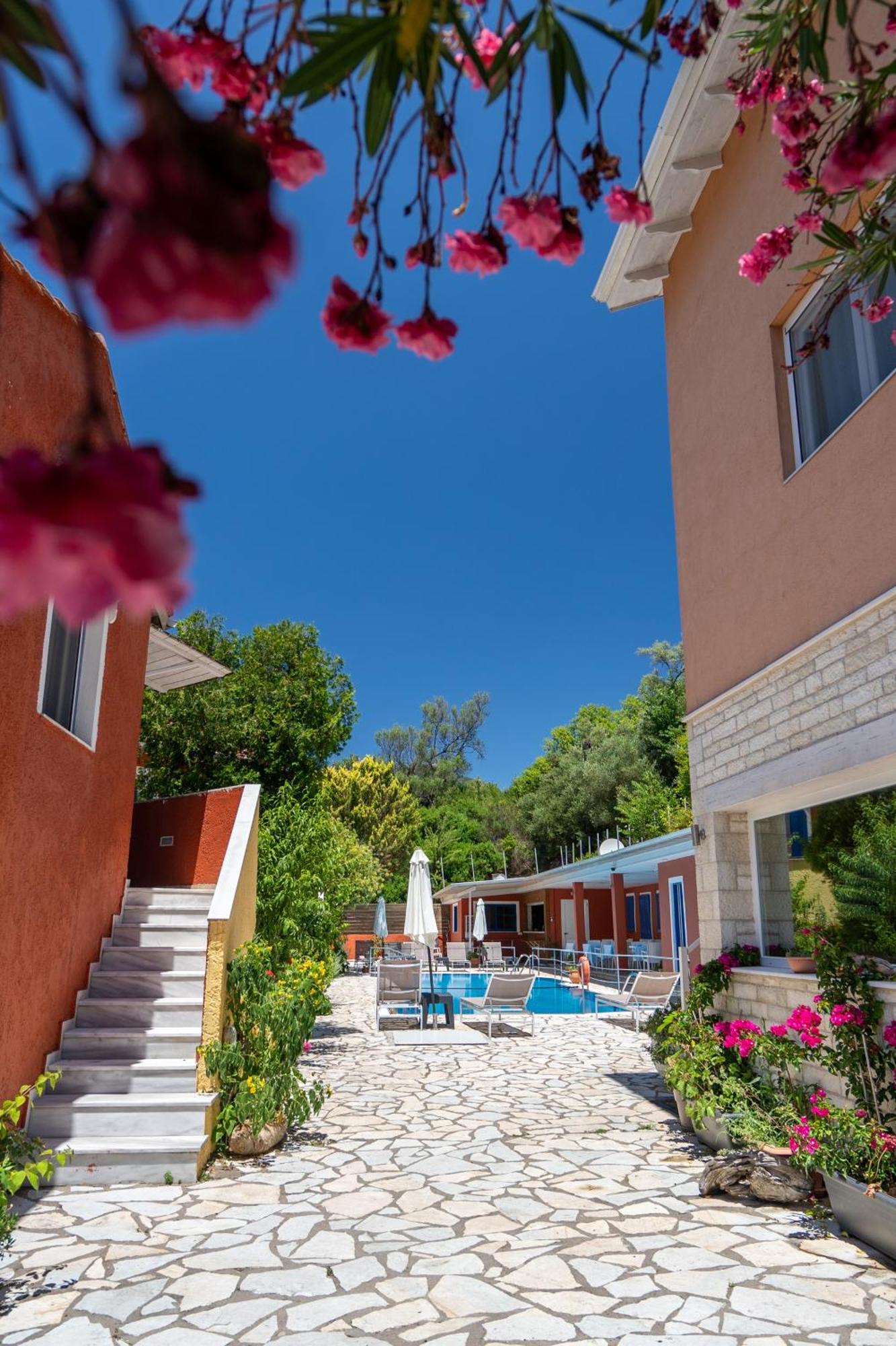 Vliho Bay Boutique Hotel Yénion Dış mekan fotoğraf